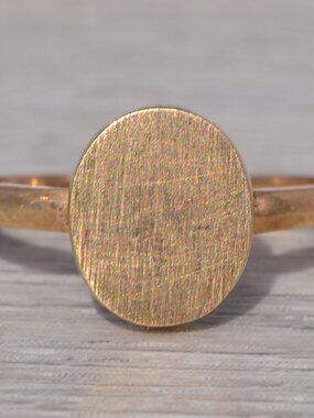 Vintage Oval Signet Ring in Yellow Gold